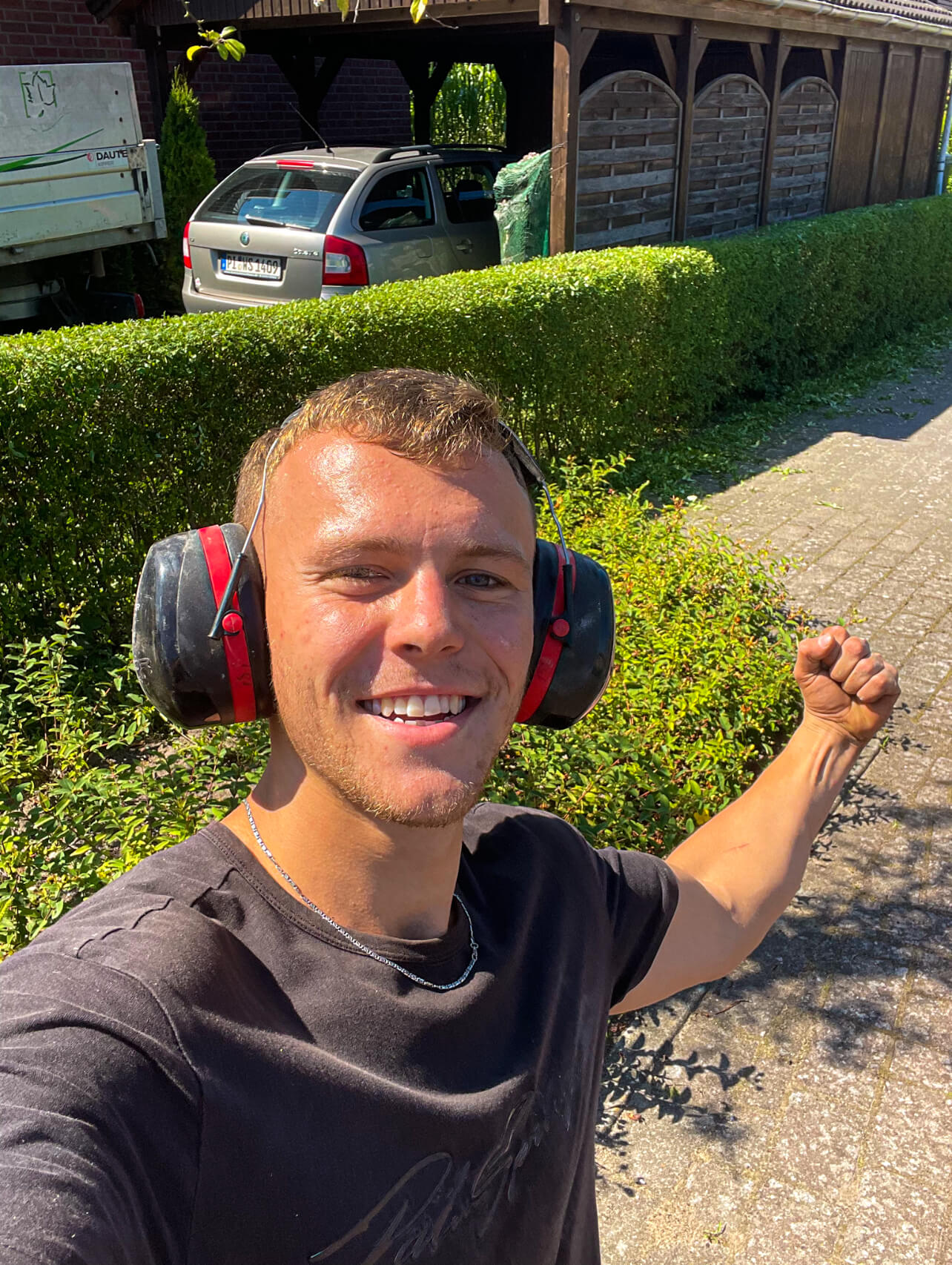 Leonard-Deon Moissé bei der Arbeit im Garten- und Landschaftsbau